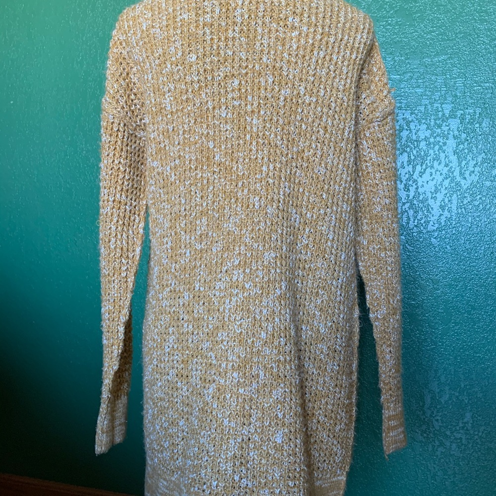 Yellow sweater - Picture 3 of 6